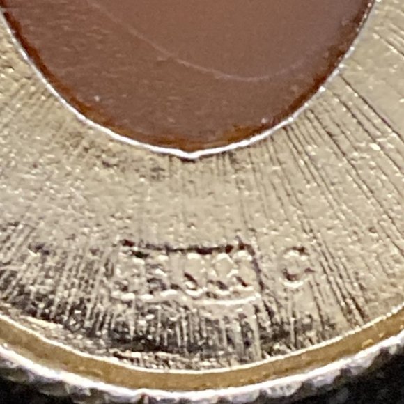 Finely detailed vintage cameo & sparkling bar brooch both signed Sphinx - Picture 6 of 7